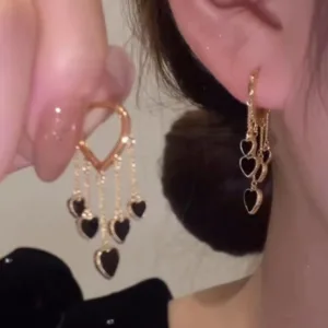 أقراط ذهبية على شكل قلب